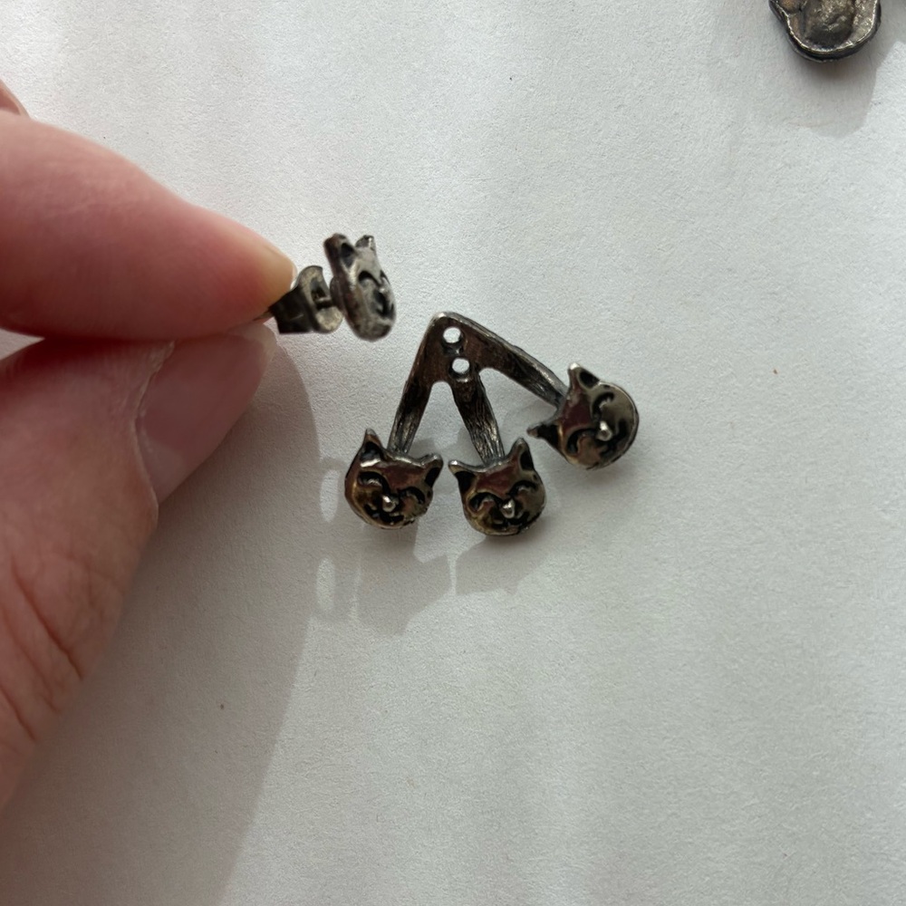 Vintage Cat Earrings - Picture 4 of 5